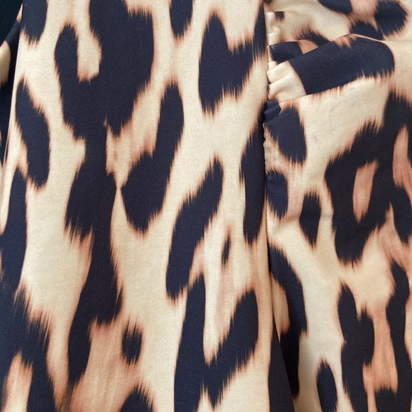 Stylest Cheetah DREAMSCULPT® Puff Sleeve Zip - Picture 5 of 5